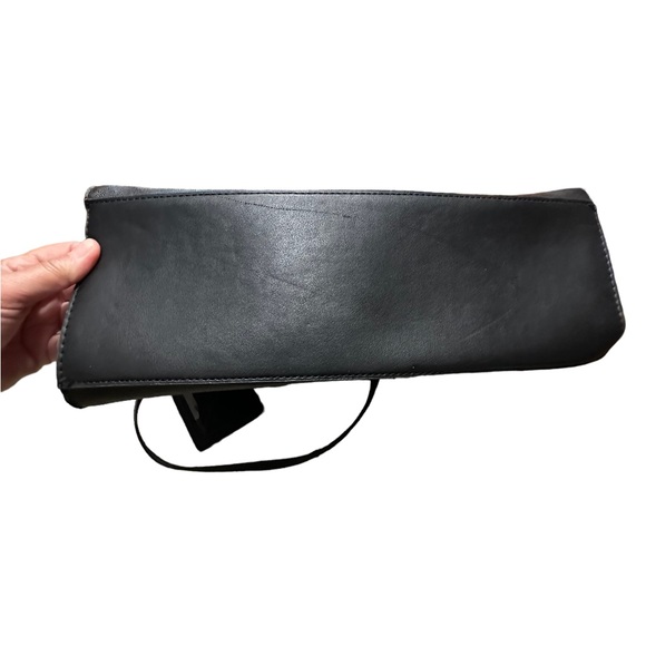 Anne Klein Black Leather Purse with Zip Closure - Picture 9 of 12